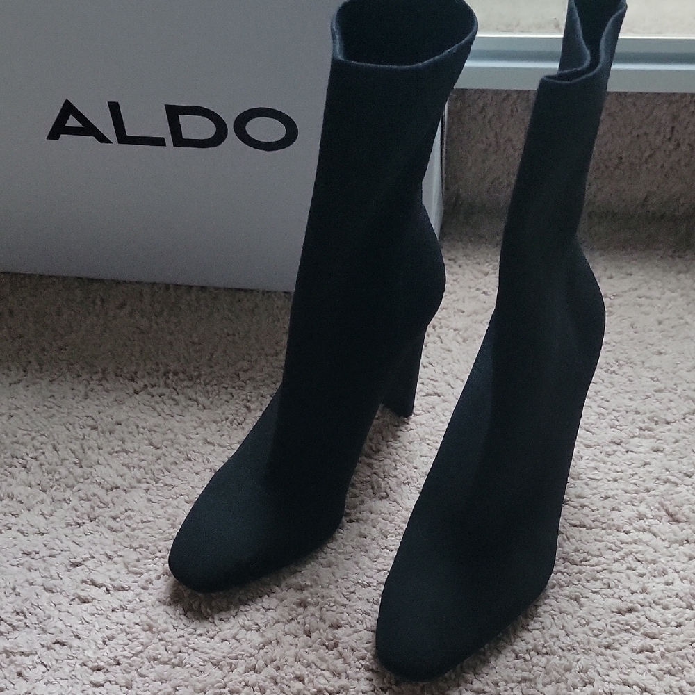 Aldo Black Heeled Boots Sleek Modern Design